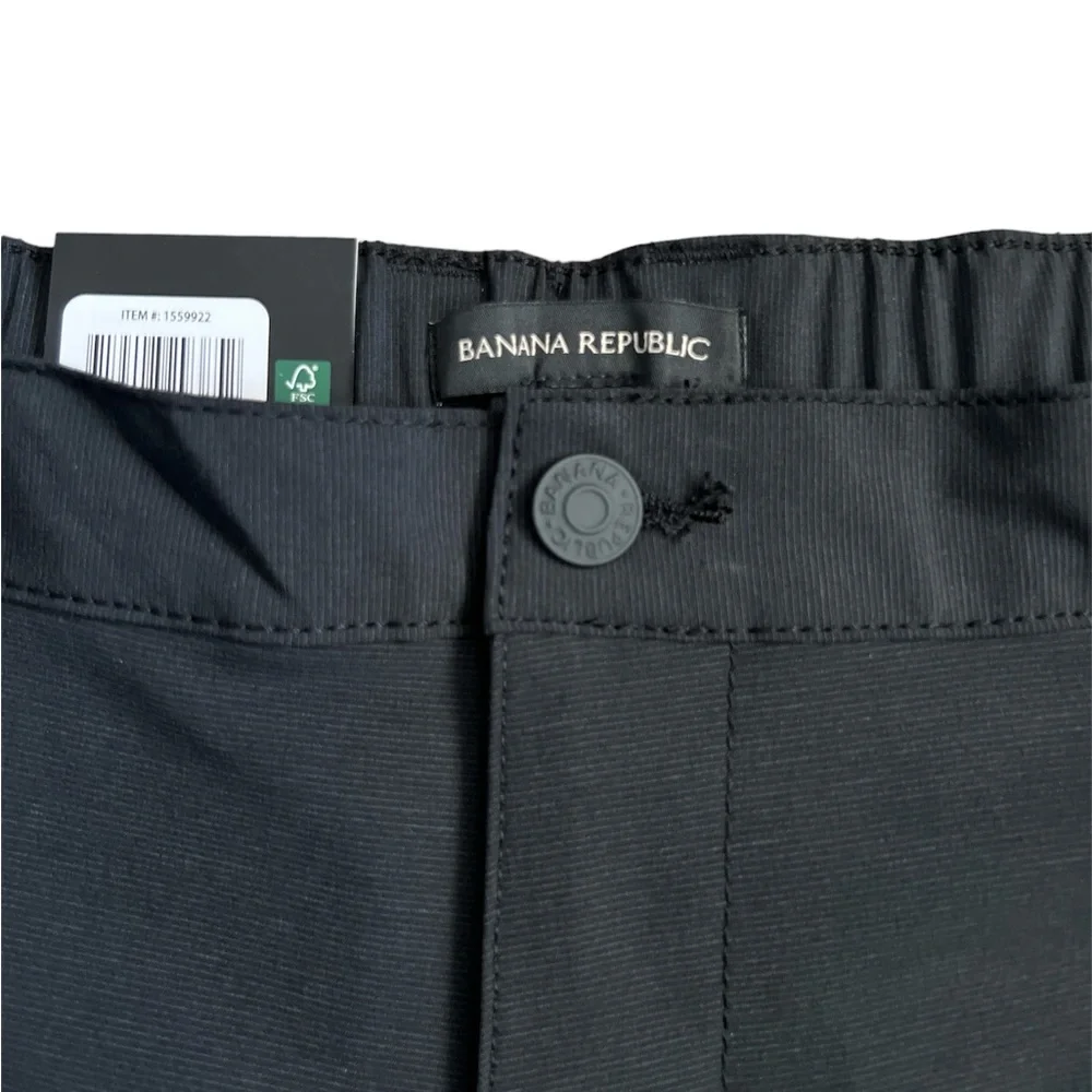 Banana‎ Republic Men’s Black Stretch Flat Front Shorts Sz. 40 NWT